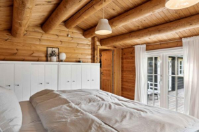 Charming Log Cabin Near The Sea, Bogø By